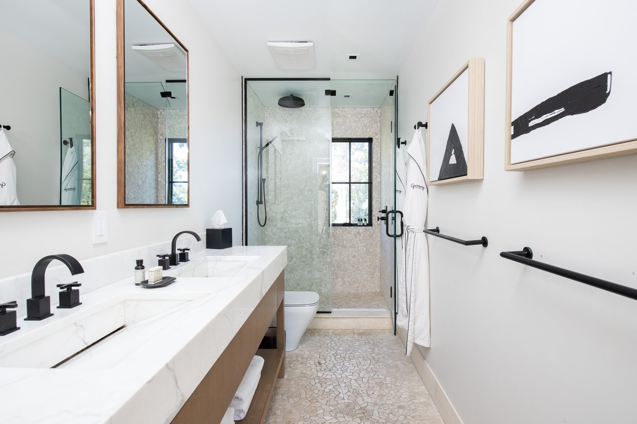 272 Old Montauk Highway, Cottage 1