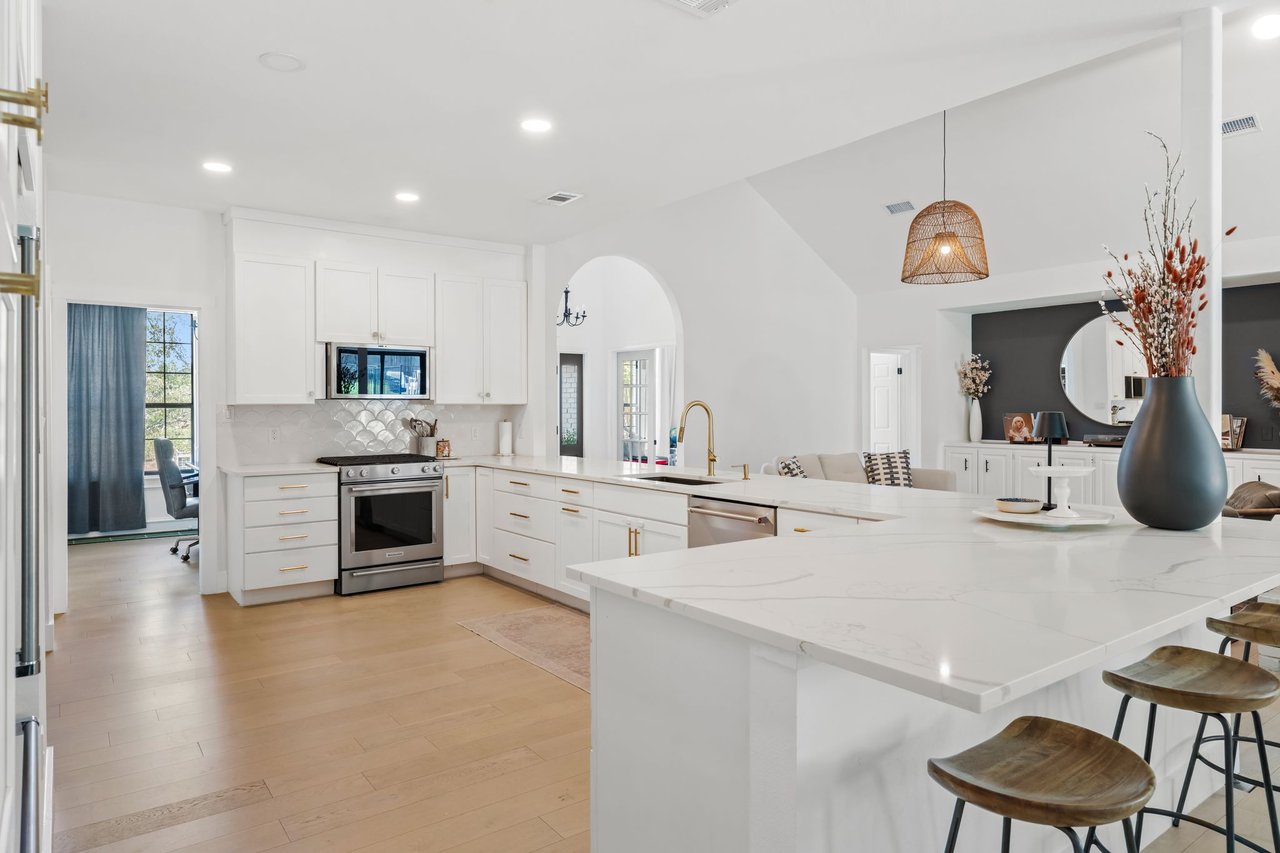 7302 Anaqua Dr
