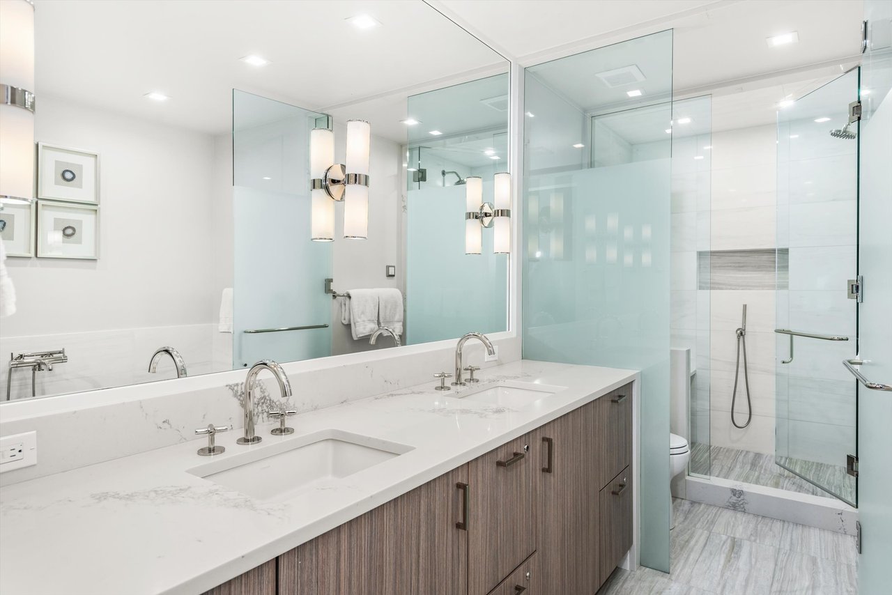 Aspen Core Luxury: Walk to the Gondola from this Spacious Townhome