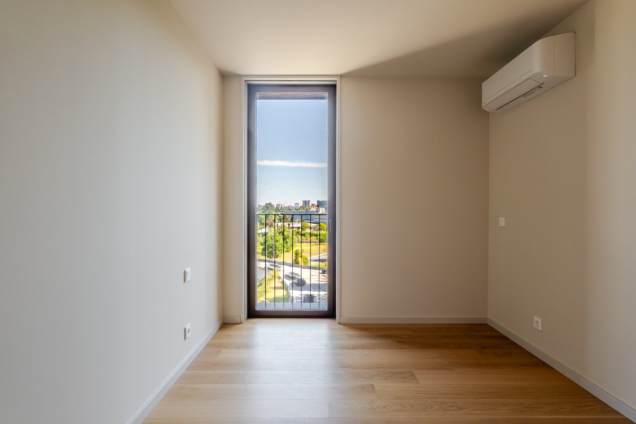 Luxury 4-Bedroom Apartment in Porto