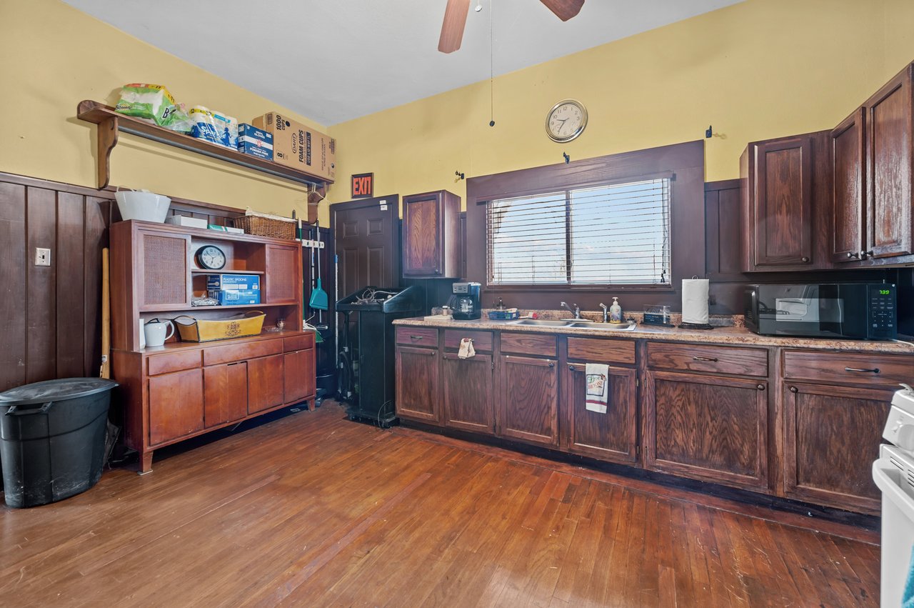 1208 W. Clayton
