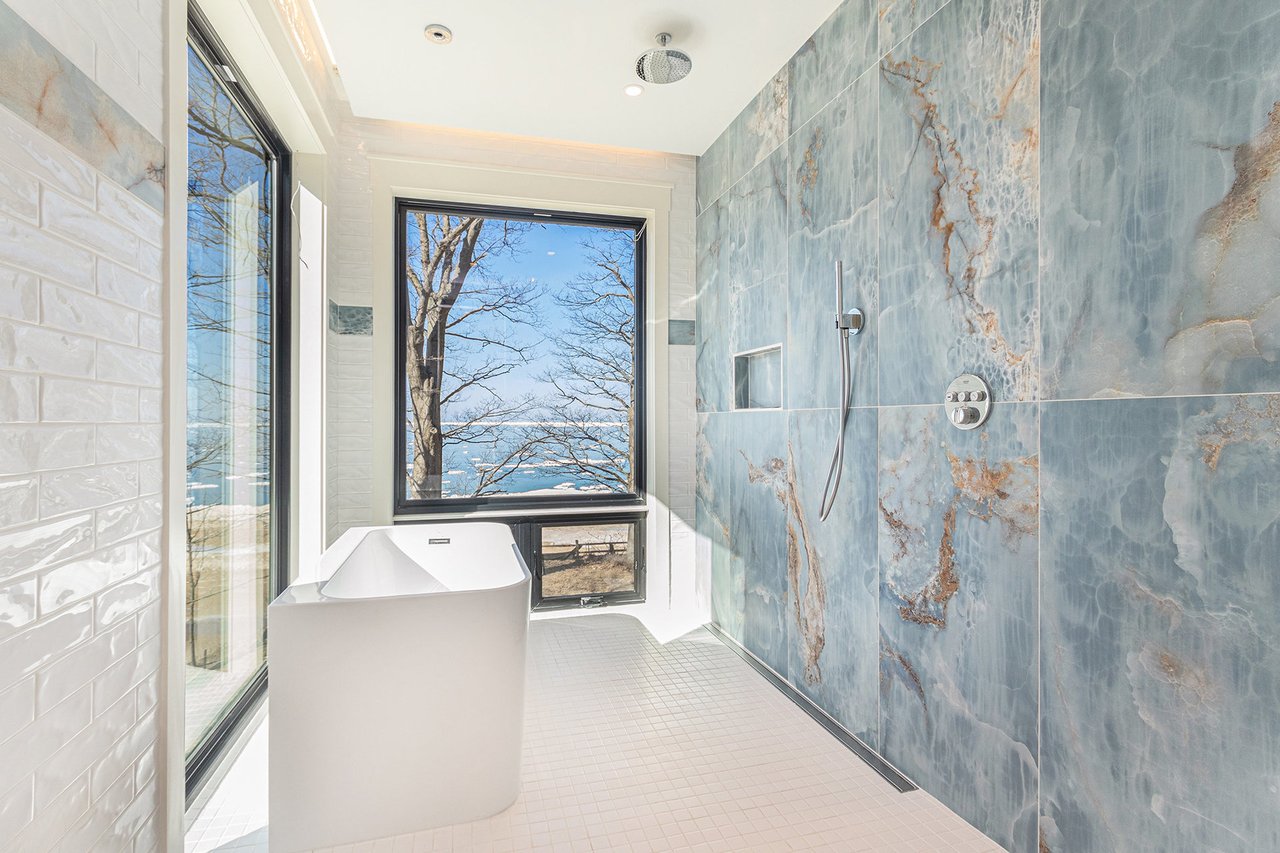 2578 2576, 2572 Lakeshore Drive