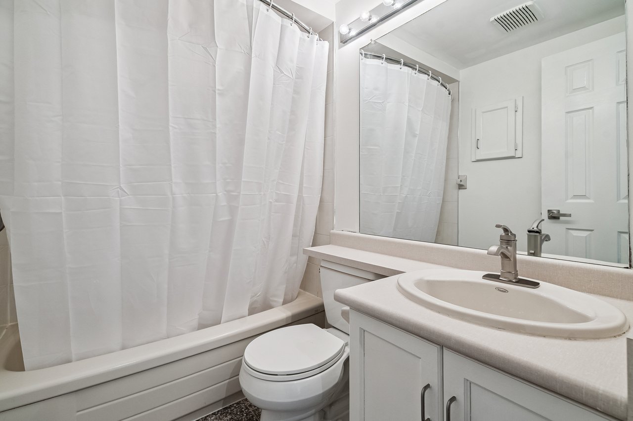 Spacious 3 Bedroom Townhome in College Park