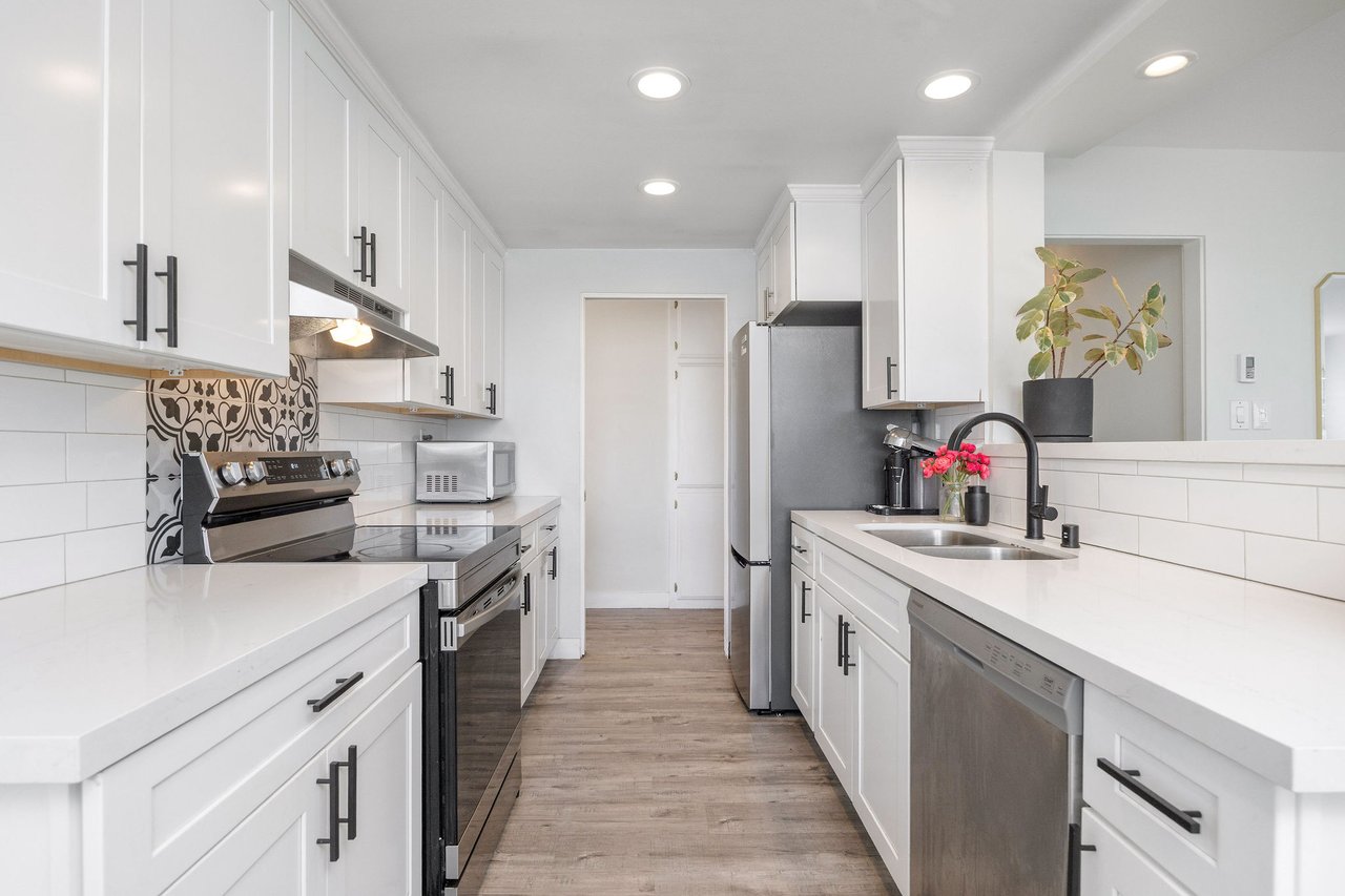 100 Loma Ave #404