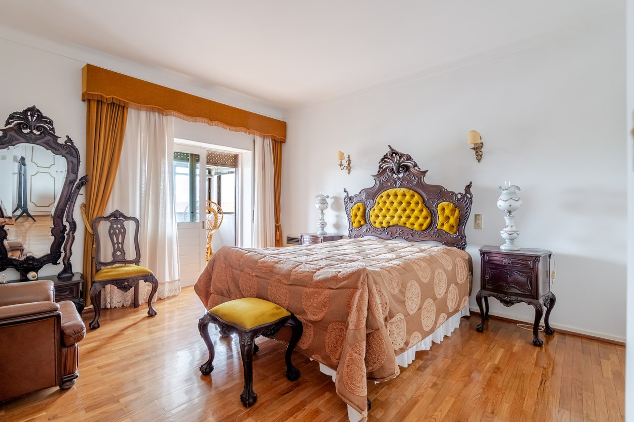 Rustic Four-Bedroom House with Private Land in Folhadela, Vila Real