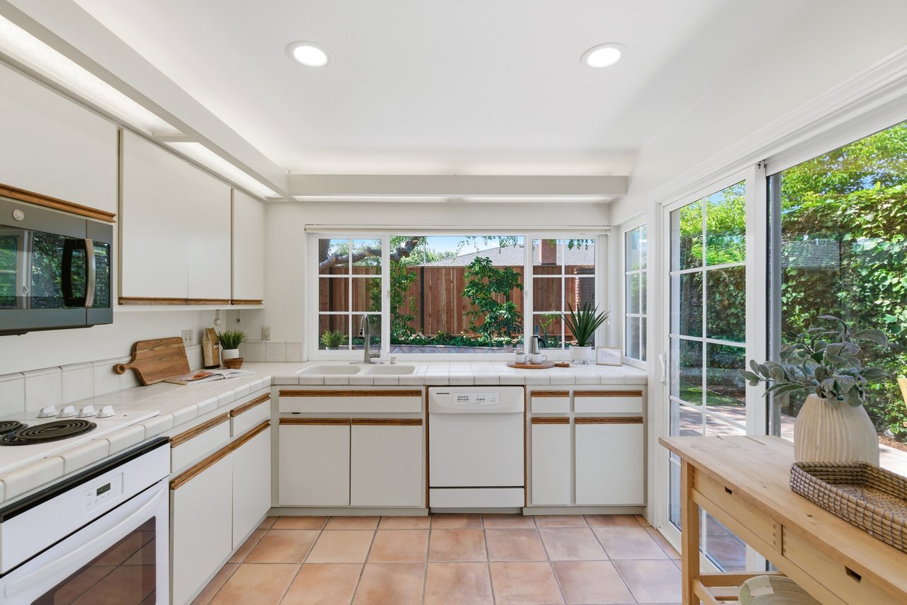 1038 East Evelyn Avenue