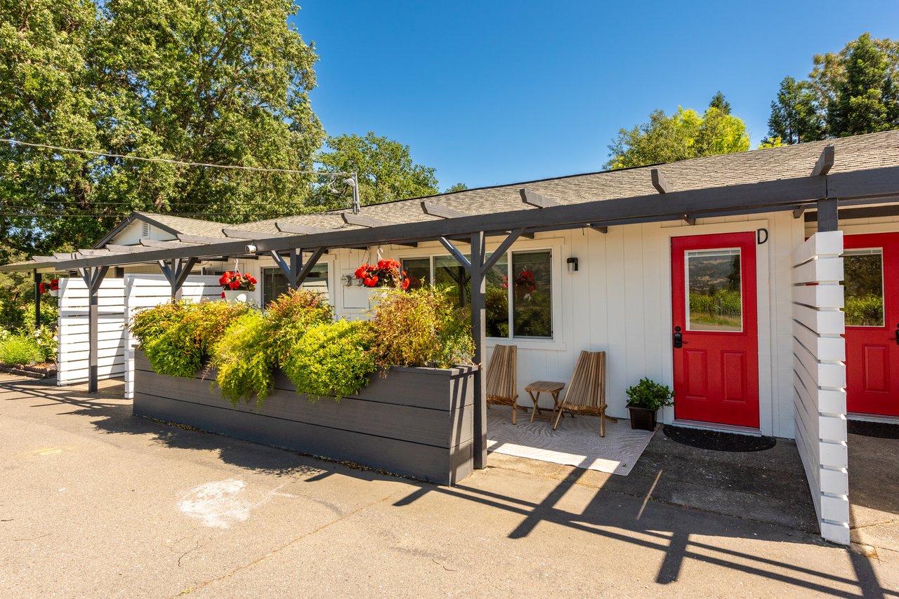 725 Lytton Station