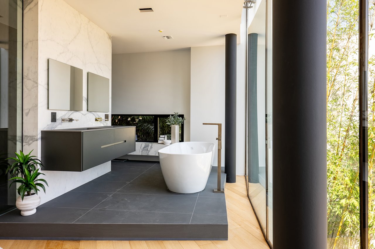 9277 Thrush Way, Sunset Strip