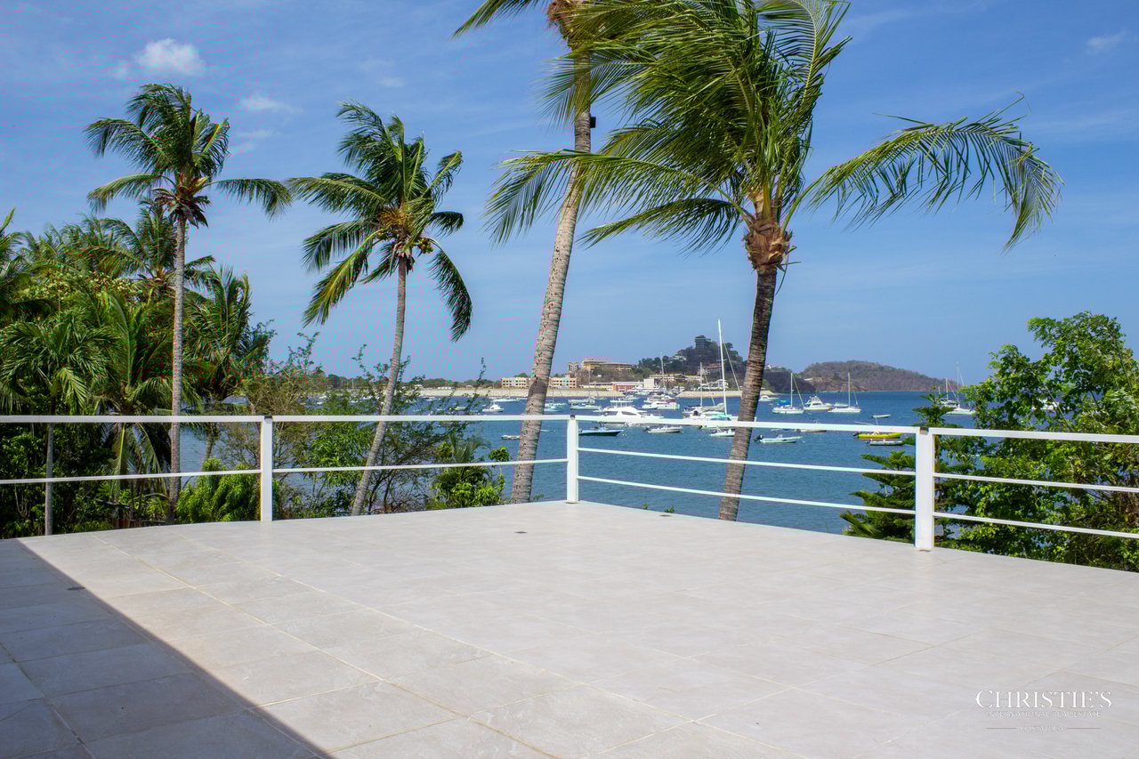 La Mansión Surfside & Beach Club