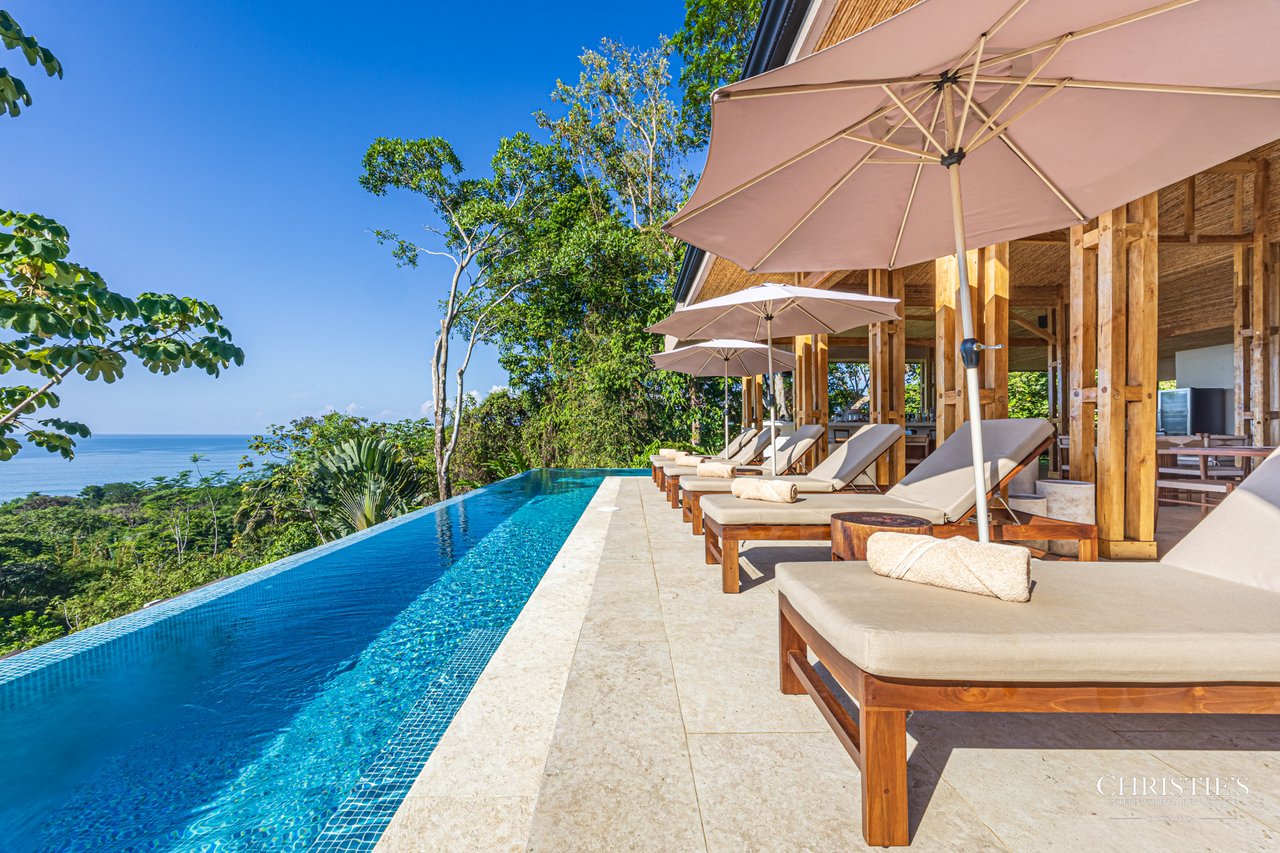 Luxury Hotel Boutique with Ocean Views | Walking distance to the beach | 13.2 Acres