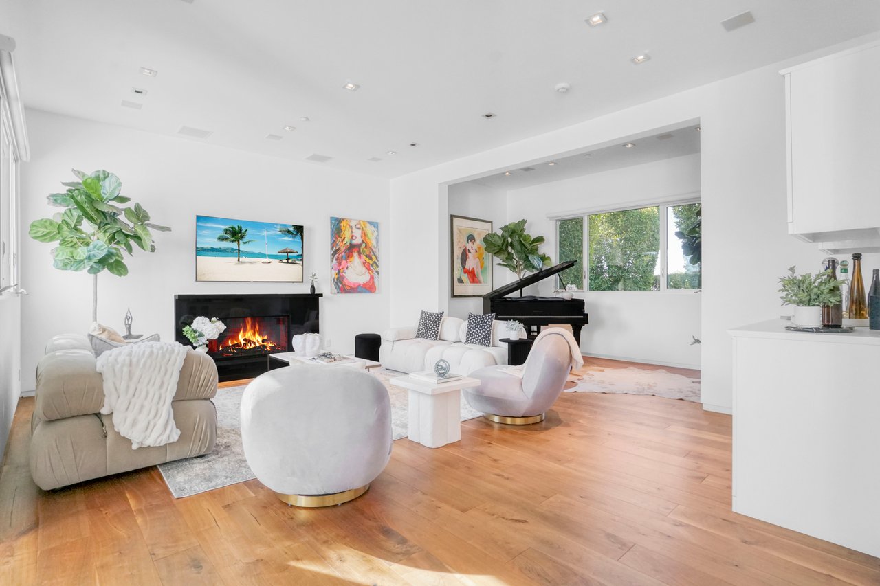 1116 Linda Flora Drive