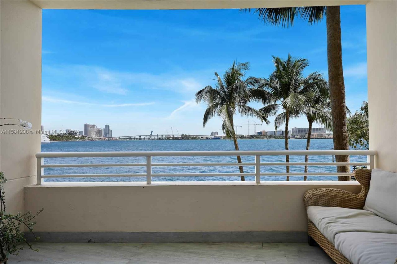 848 Brickell Key Dr Unit 204