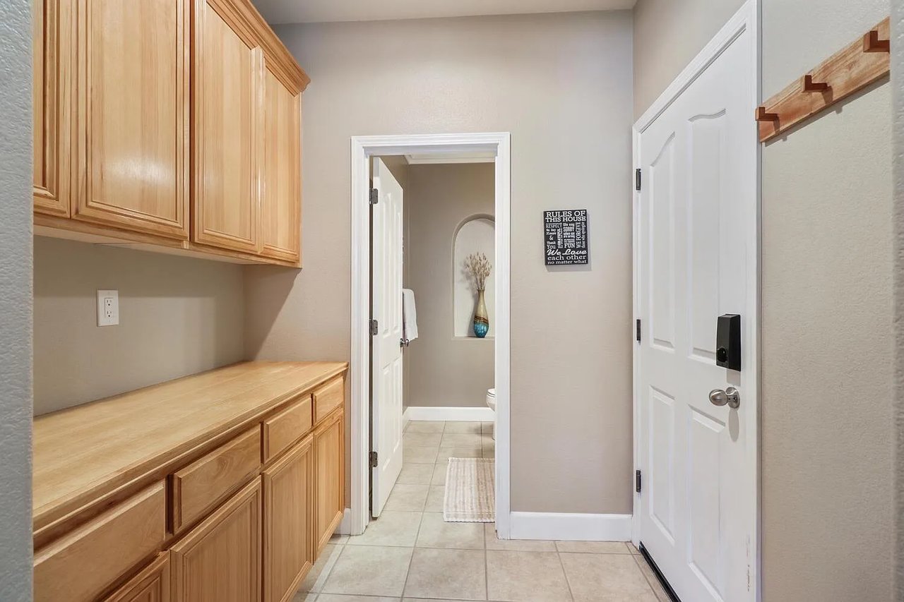 2200 Red Hawk Ct