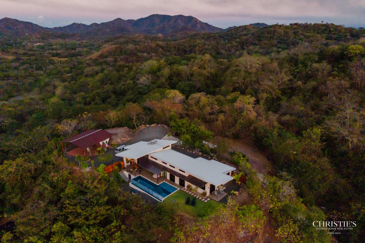 Toltec Estate & Casa Lunax Oceanview Investment Compound