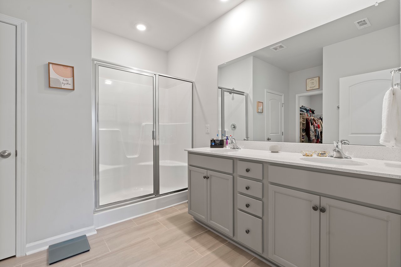 4 BEDROOMS!! Open floor plan and Fenced in back yard!!