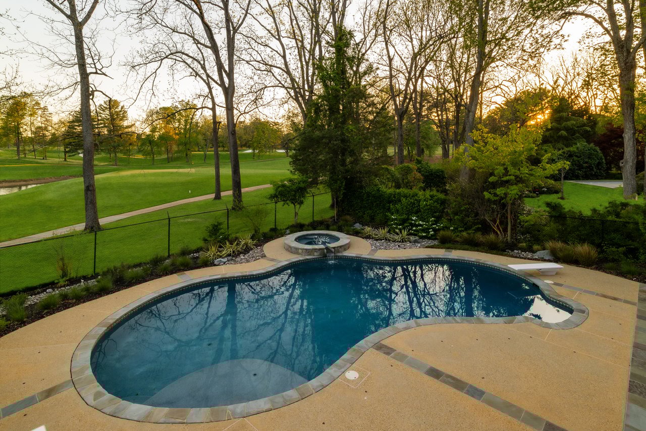 10006 Woodhill Road