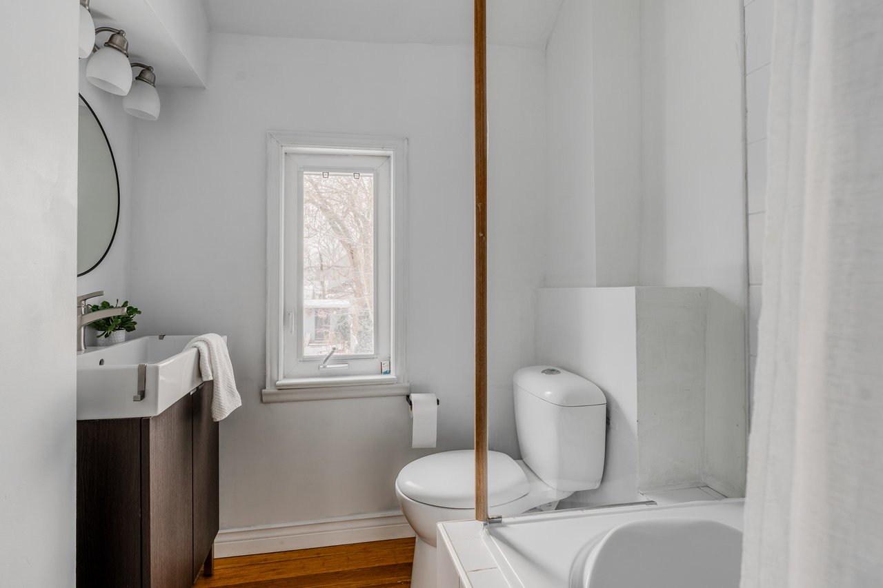 398 Coxwell Ave