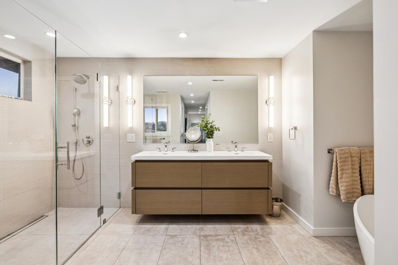 Luxurious Waterfront Home in Larkspur Marina