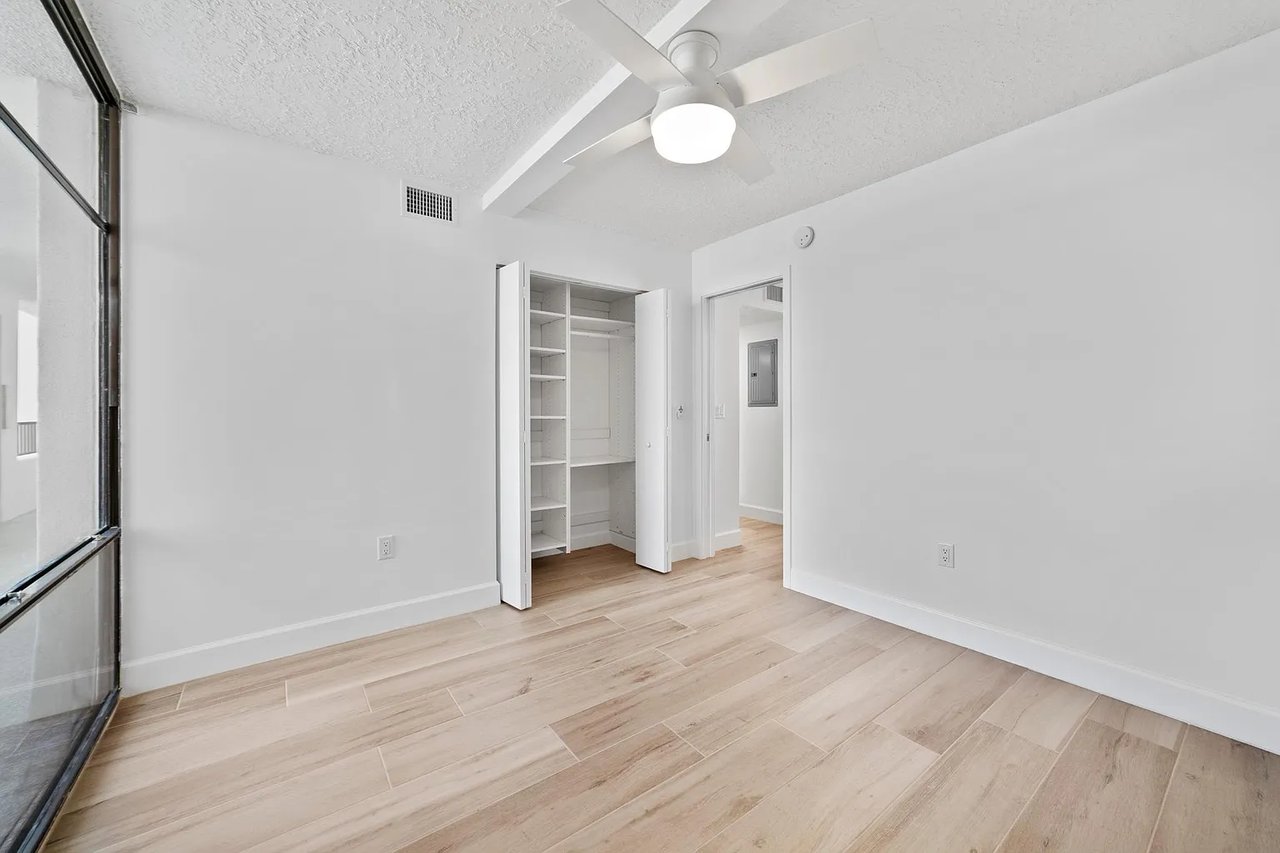 2200 Ocean Dr #3C
