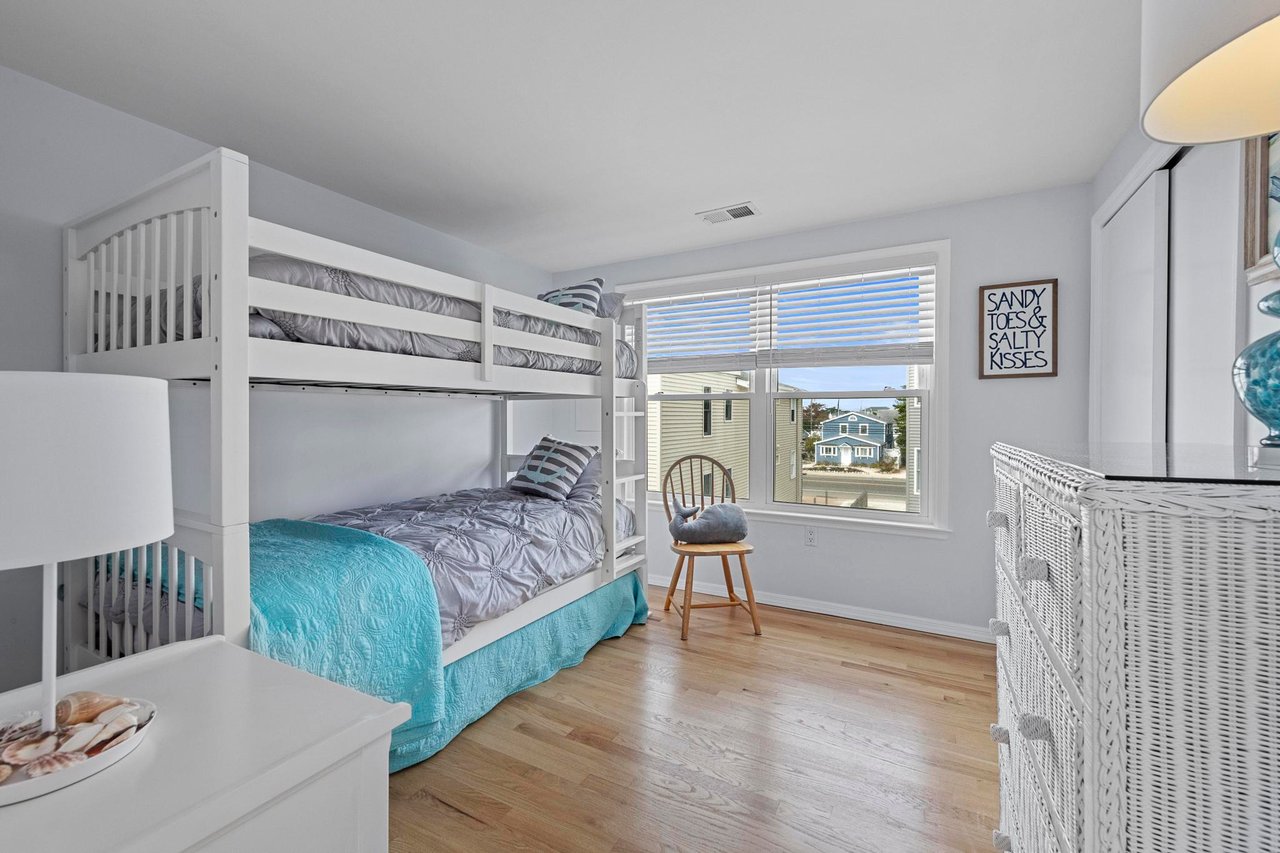 229 Merivale Ave. (1st and 2nd floor), Beach Haven