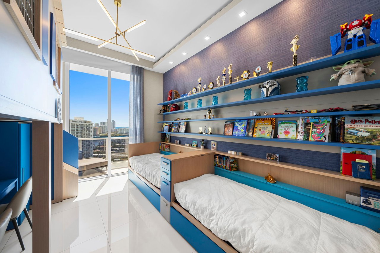 4100 Island Blvd # 1 Unit: PH-1