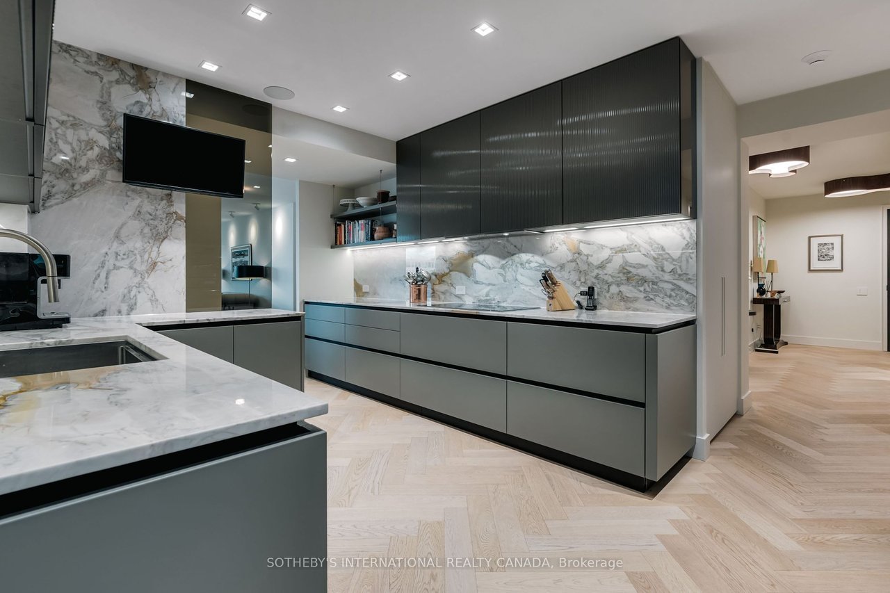 PERFECT SUITE IN YORKVILLE