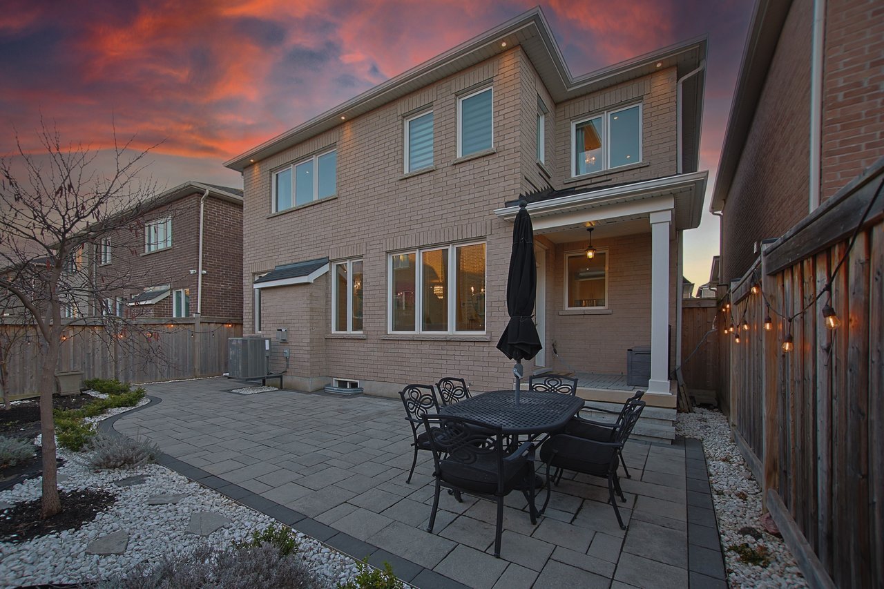 3205 Violet Gardens, Oakville