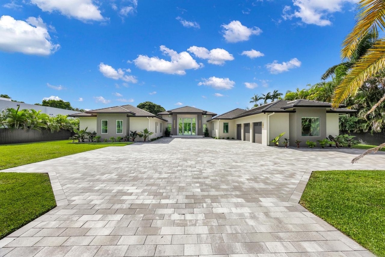 JUST LISTED: Modern Luxury Estate at 11240 SW 95th Street
