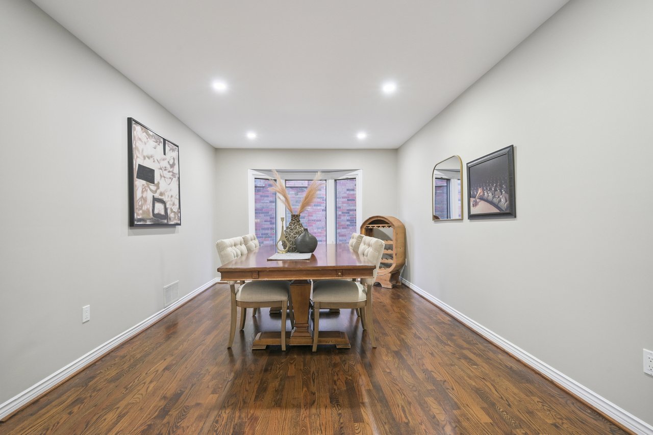 Prestigious Glen Abbey living with a backyard made for summer