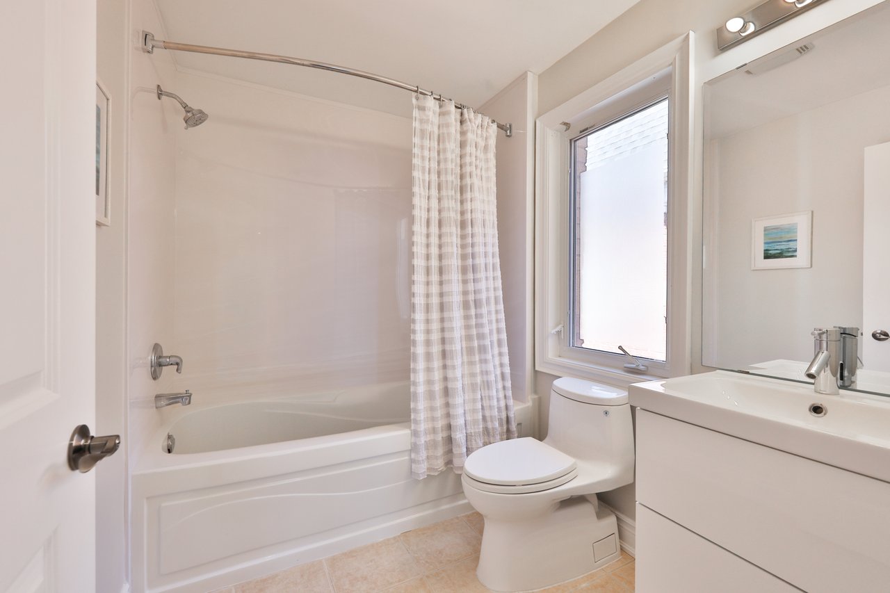 8-120 Bronte Road, Oakville 