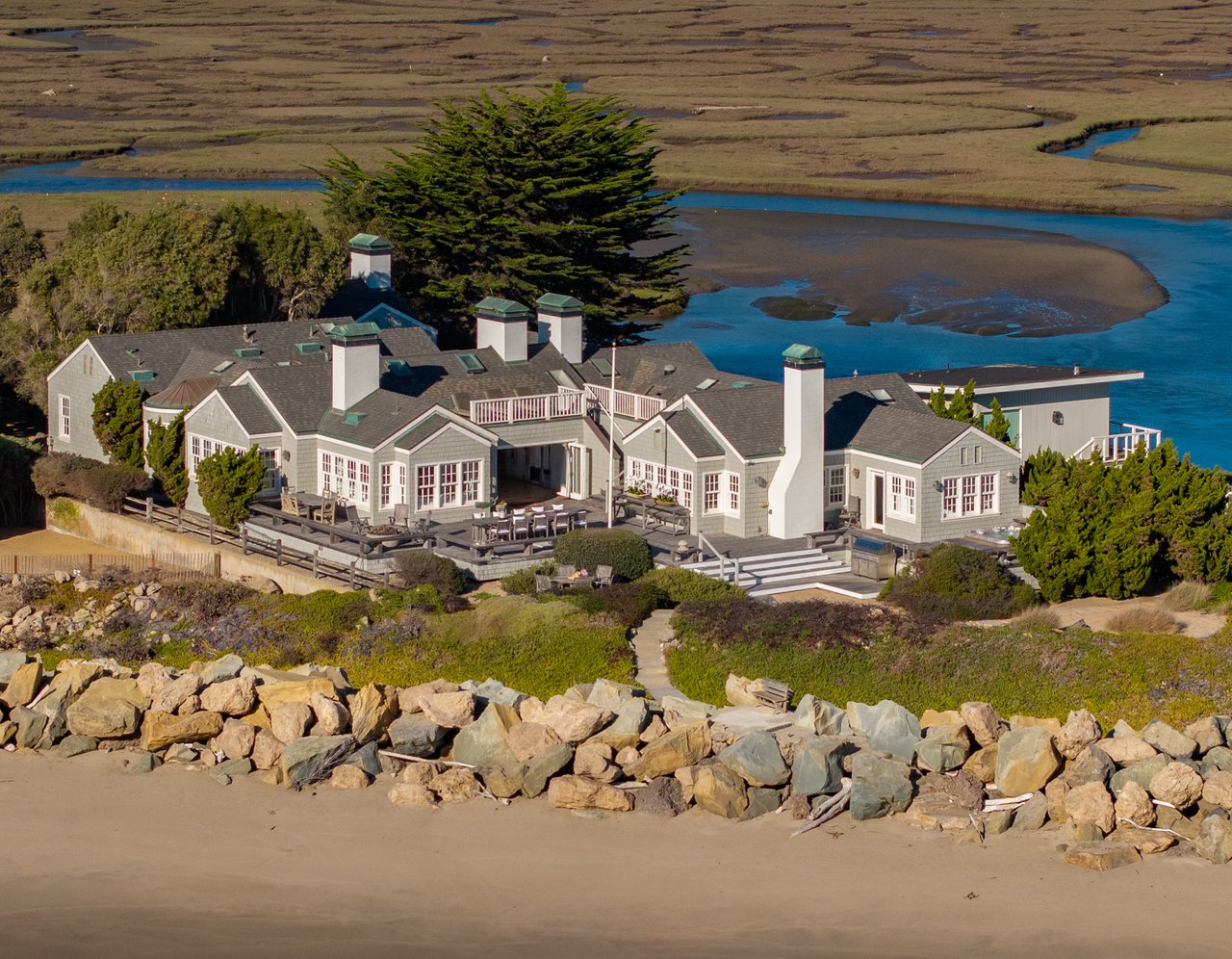 571 Sand Point Rd, Carpinteria