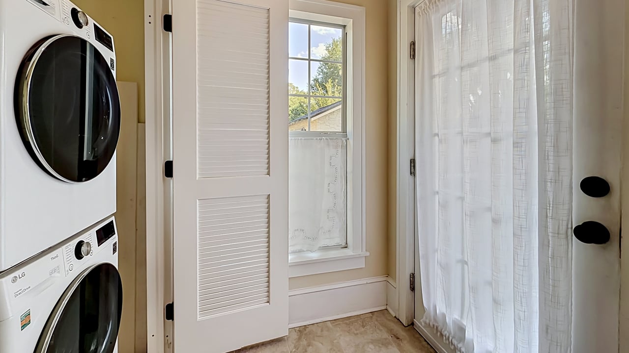 Charming 1925 Bungalow with Guesthouse in Orlando's Colonialtown