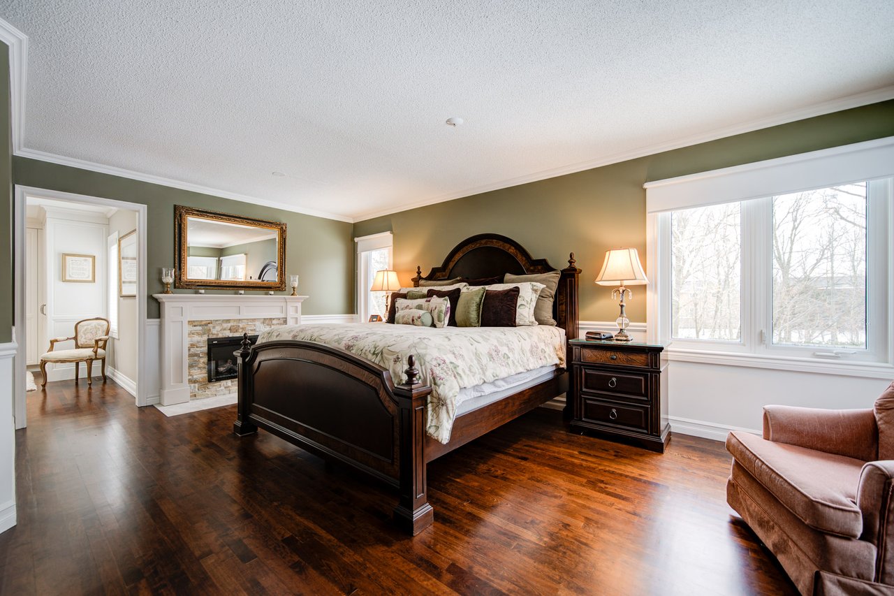 1296 Mapleridge Cres