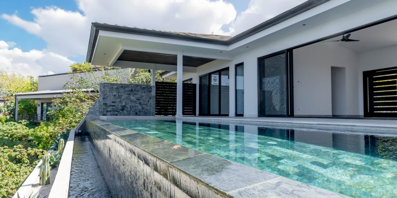 Luxury Living with Panoramic Ocean Views