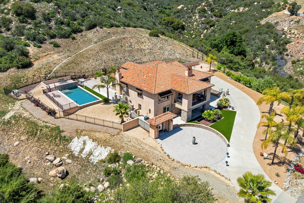 36505 Calle De Lobo