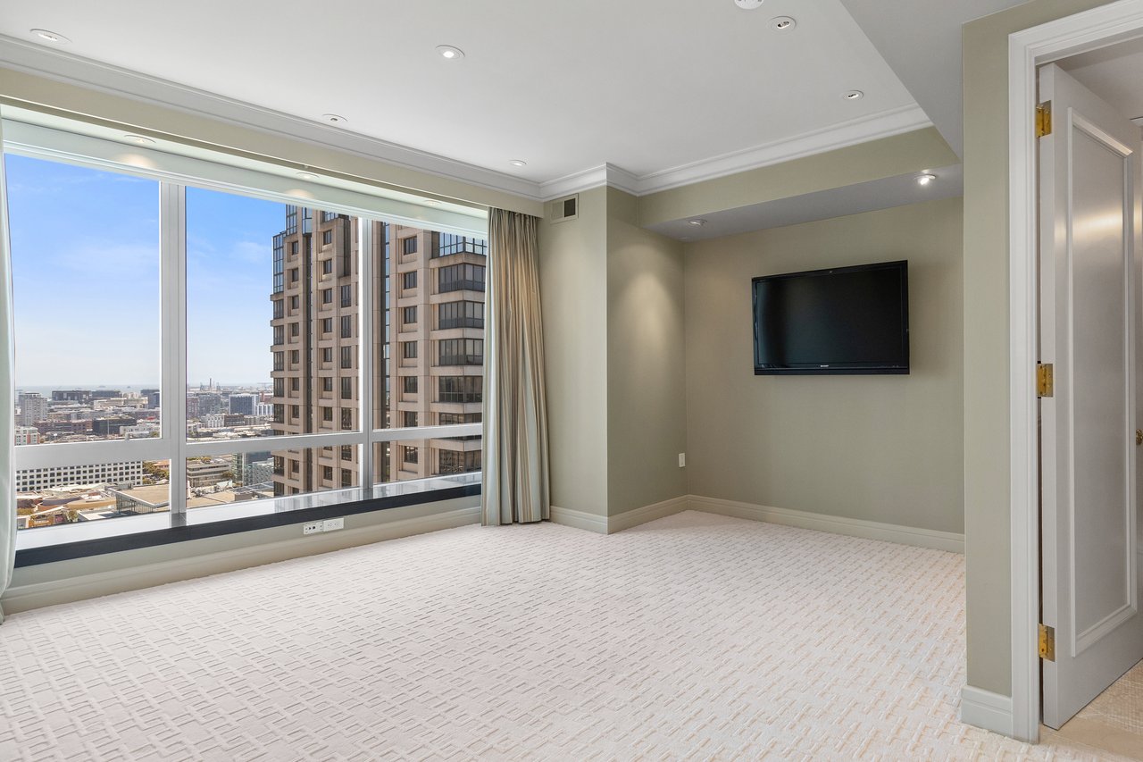 Glass-Walls and Panoramic Views