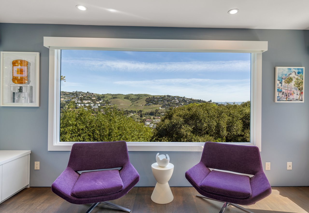 Chic and Stylish on Belvedere Island