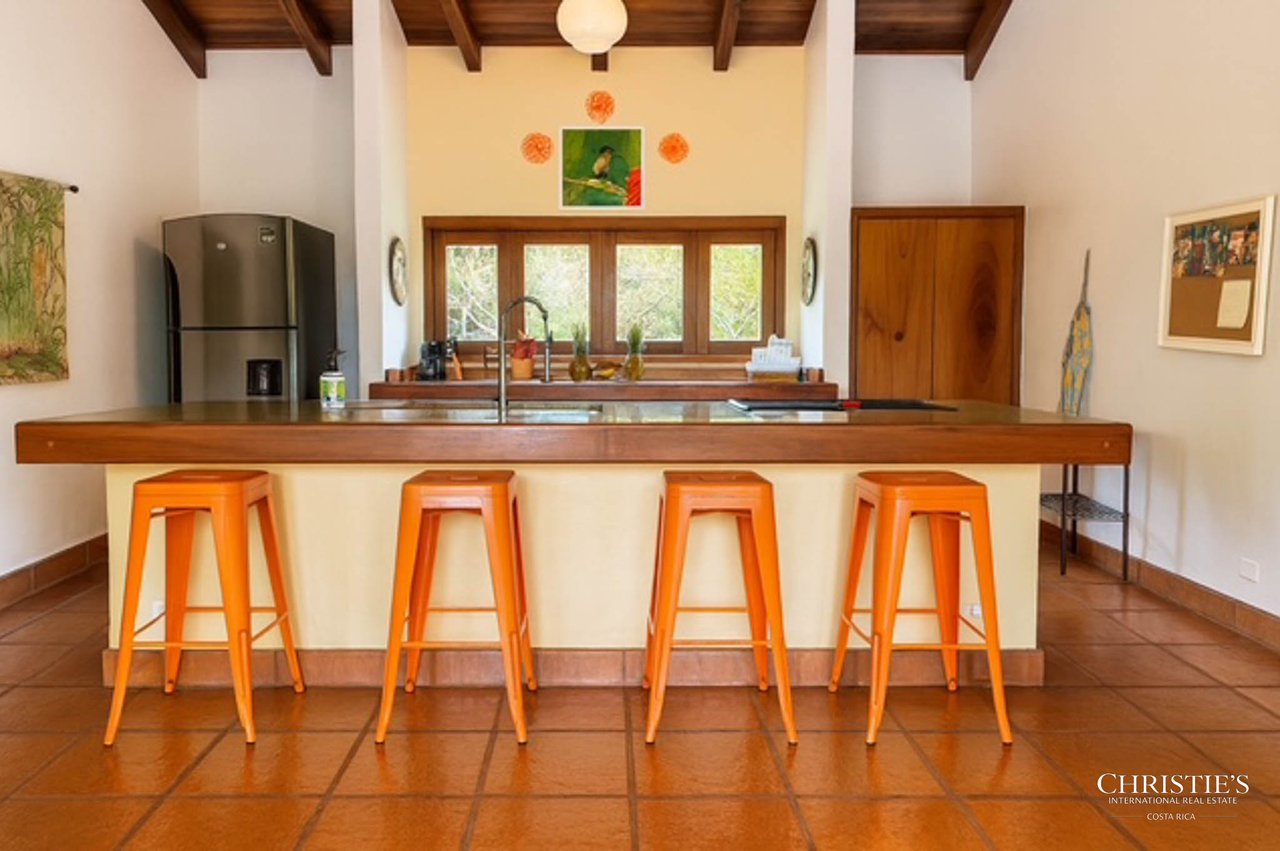 Tambor Cottage on the Pond