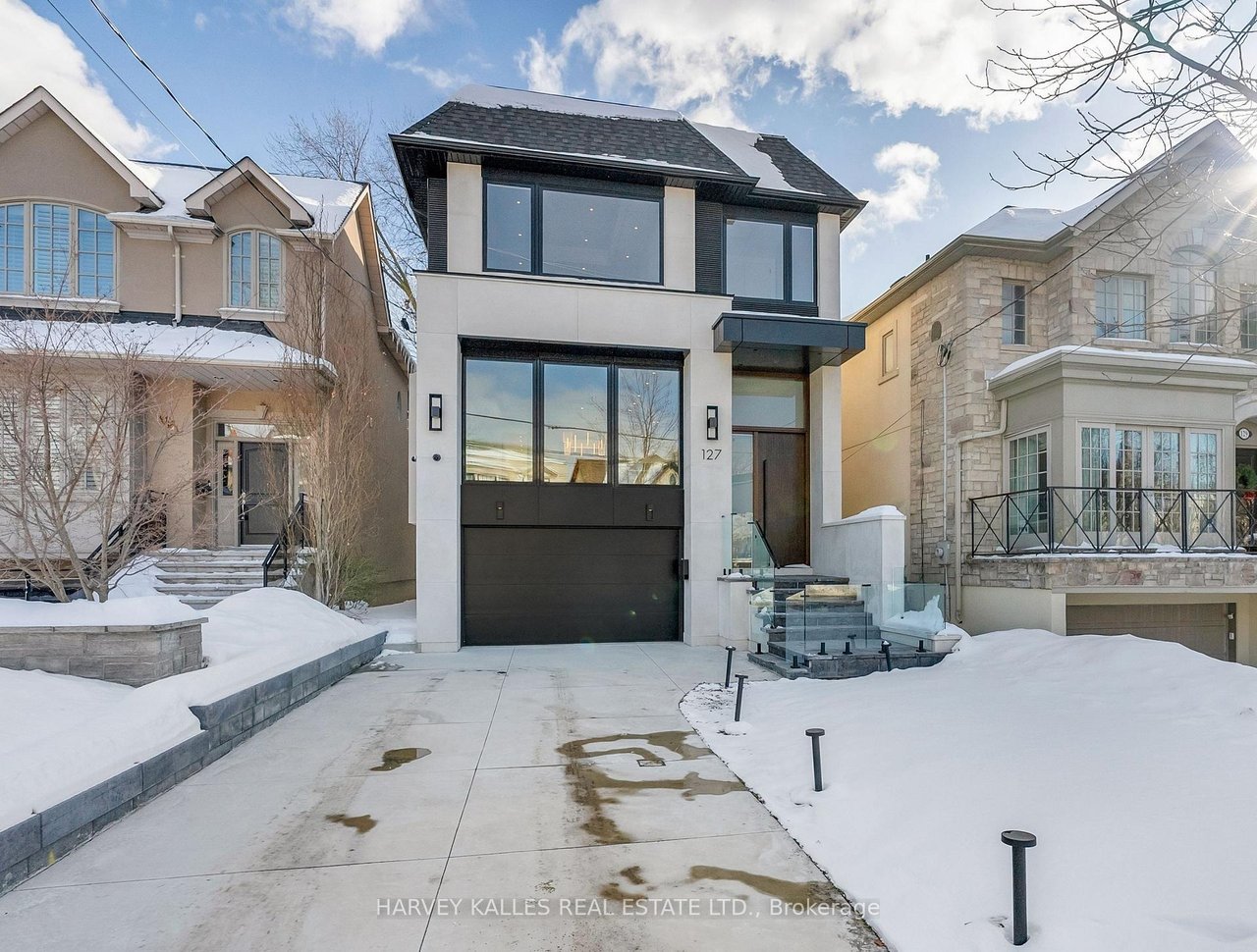 127 Joicey Blvd