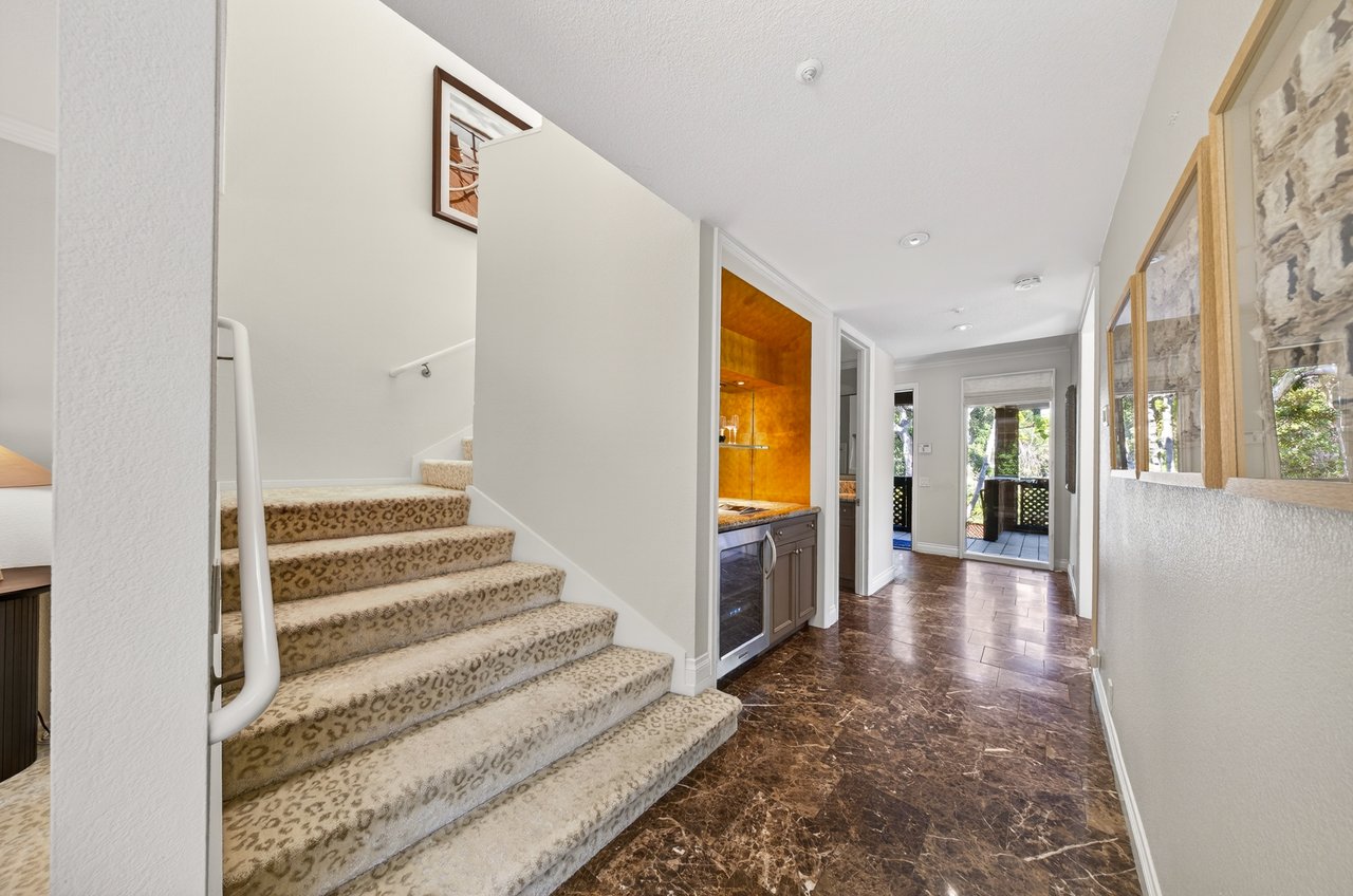 Luxurious End Unit in Point Tiburon