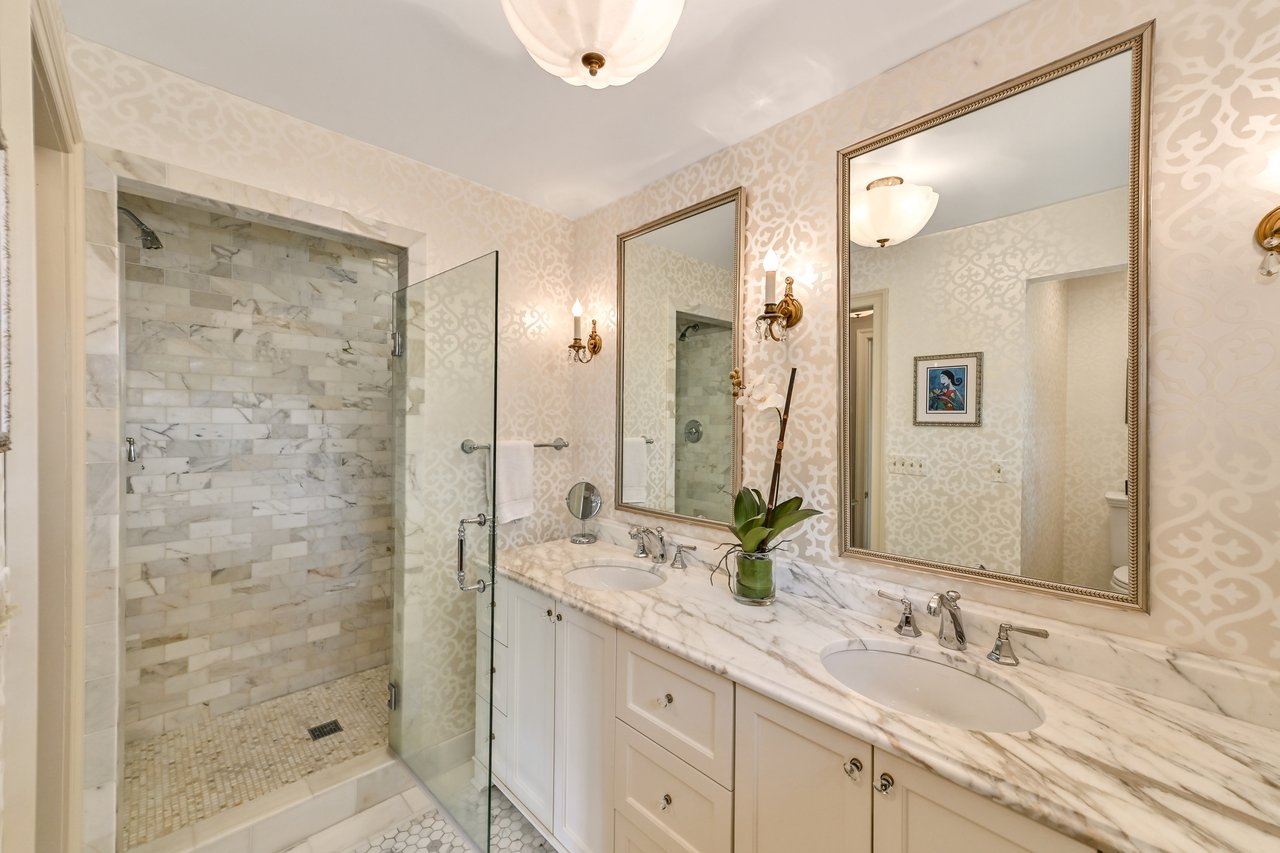 Stunning 6 Bedroom Home with Indoor Pool