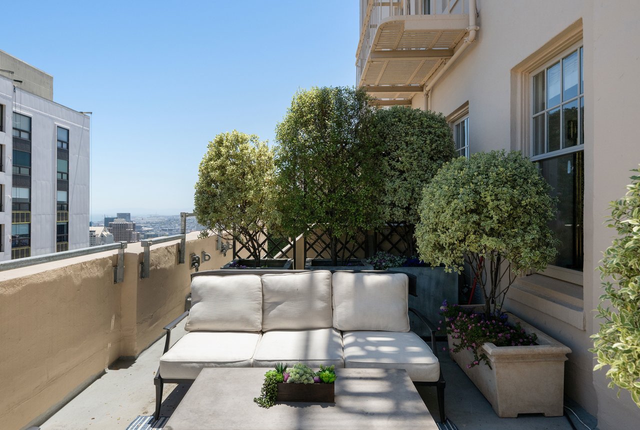 High-Floor Terrace Views Atop Nob Hill