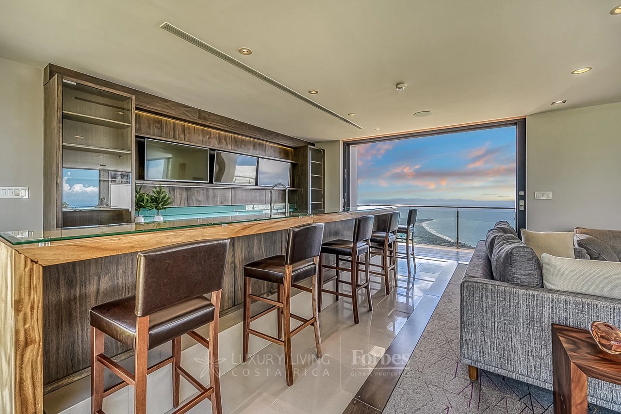 6575 - Dominical Contemporary Mansion