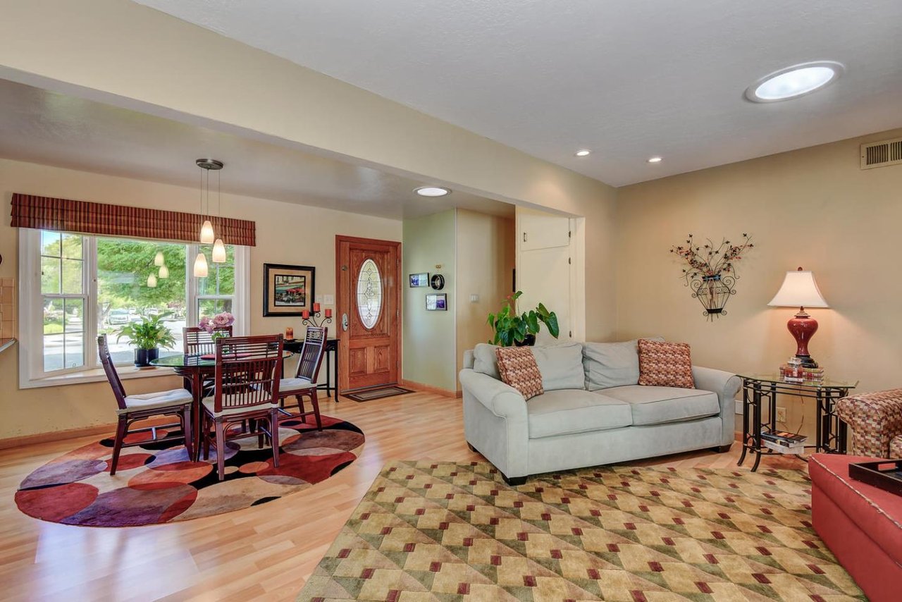 6628 Wisteria Way