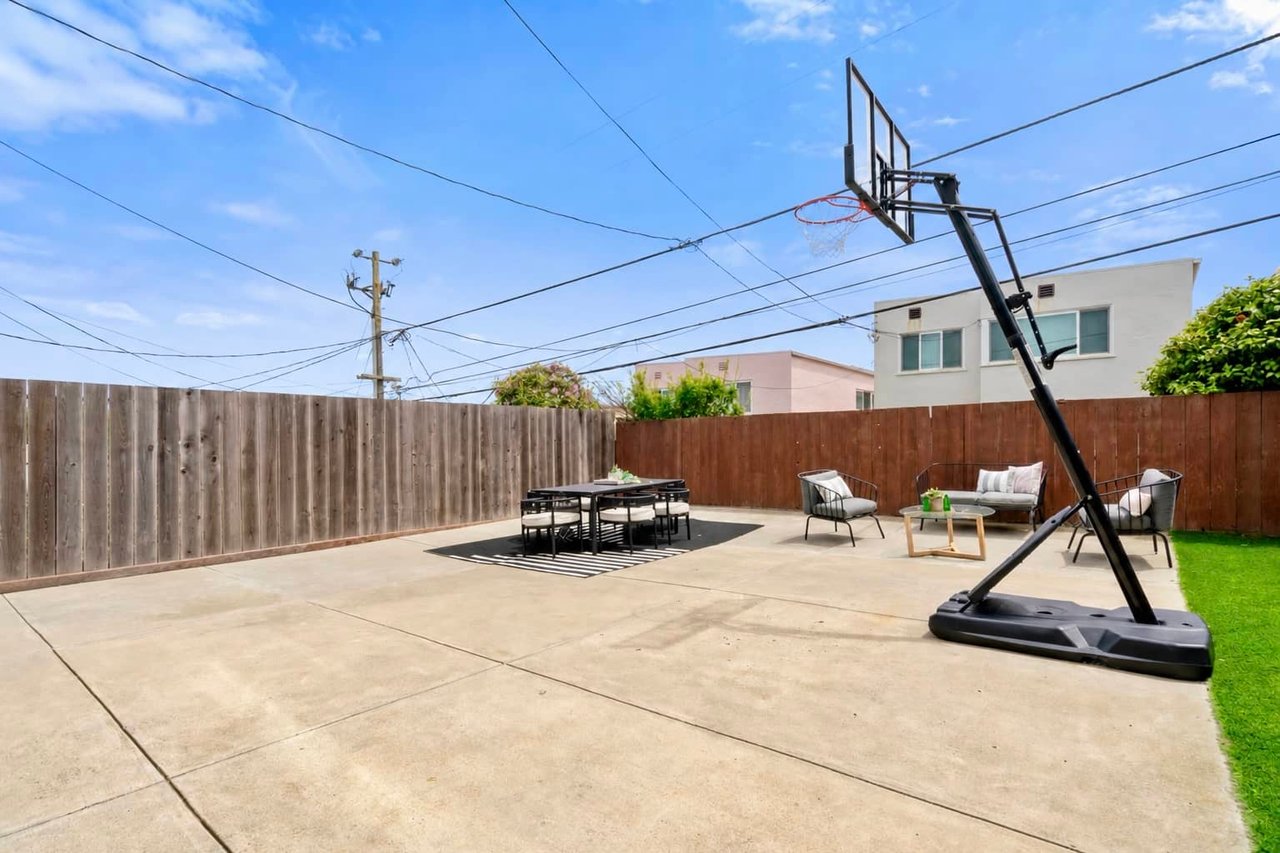 23 Fernwood Ave