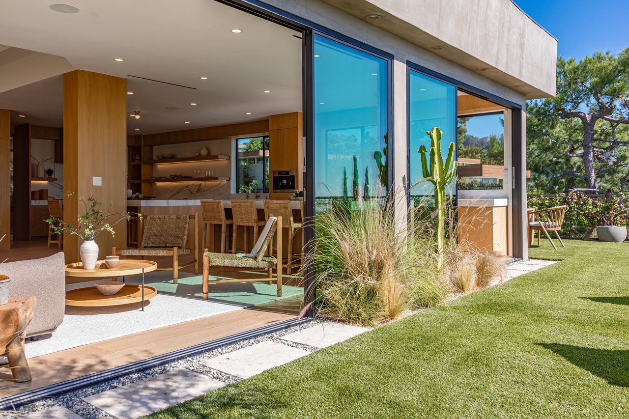 1705 Carla Ridge, Beverly Hills