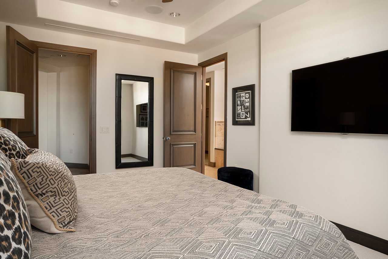 2211 E CAMELBACK Road, 1203