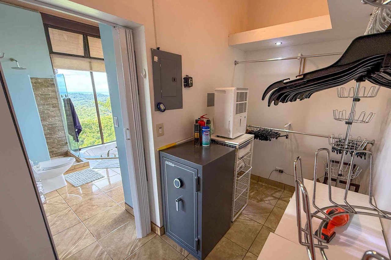 Panoramic Ocean View 4-Bedroom Home with Big Pool & Ample Space to Entertain in Ojochal Costa Rica