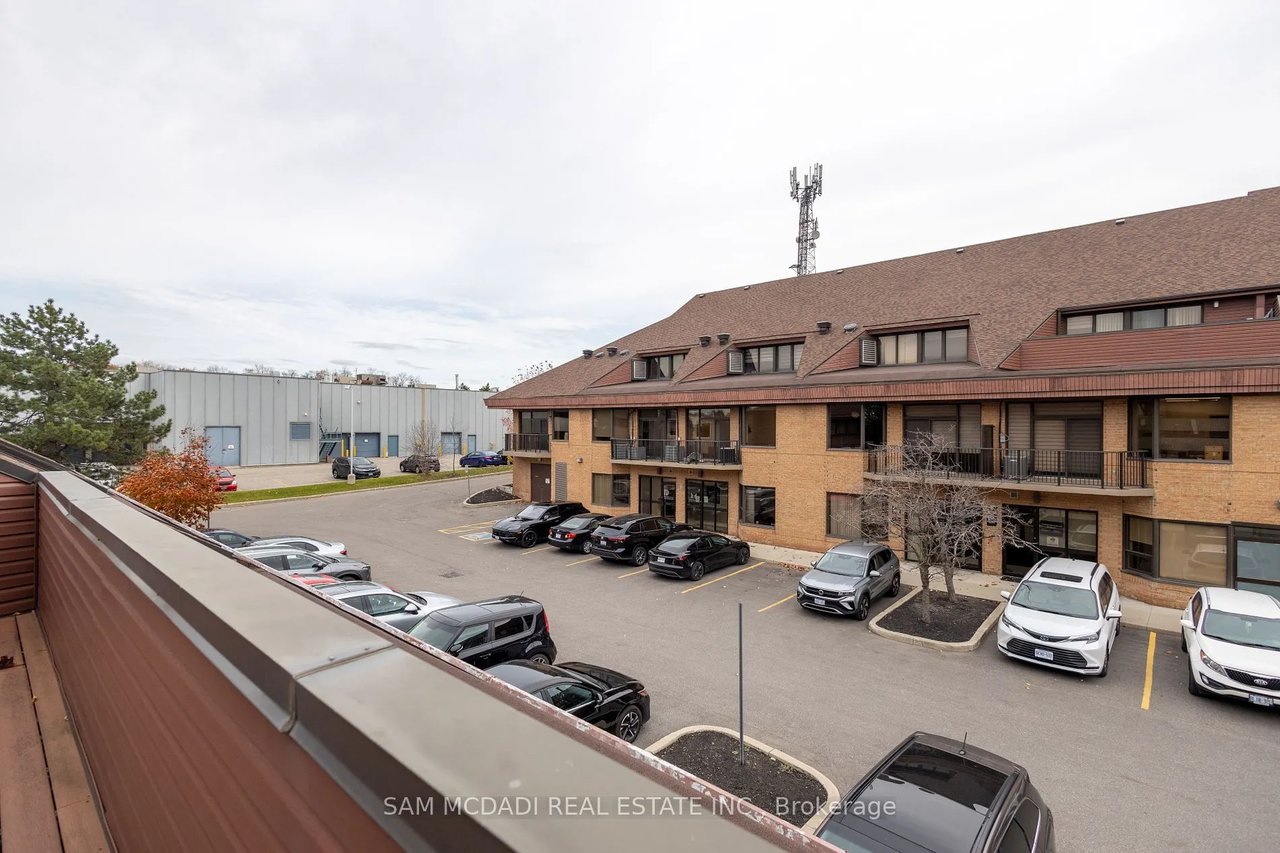 120 Traders Blvd E, #204