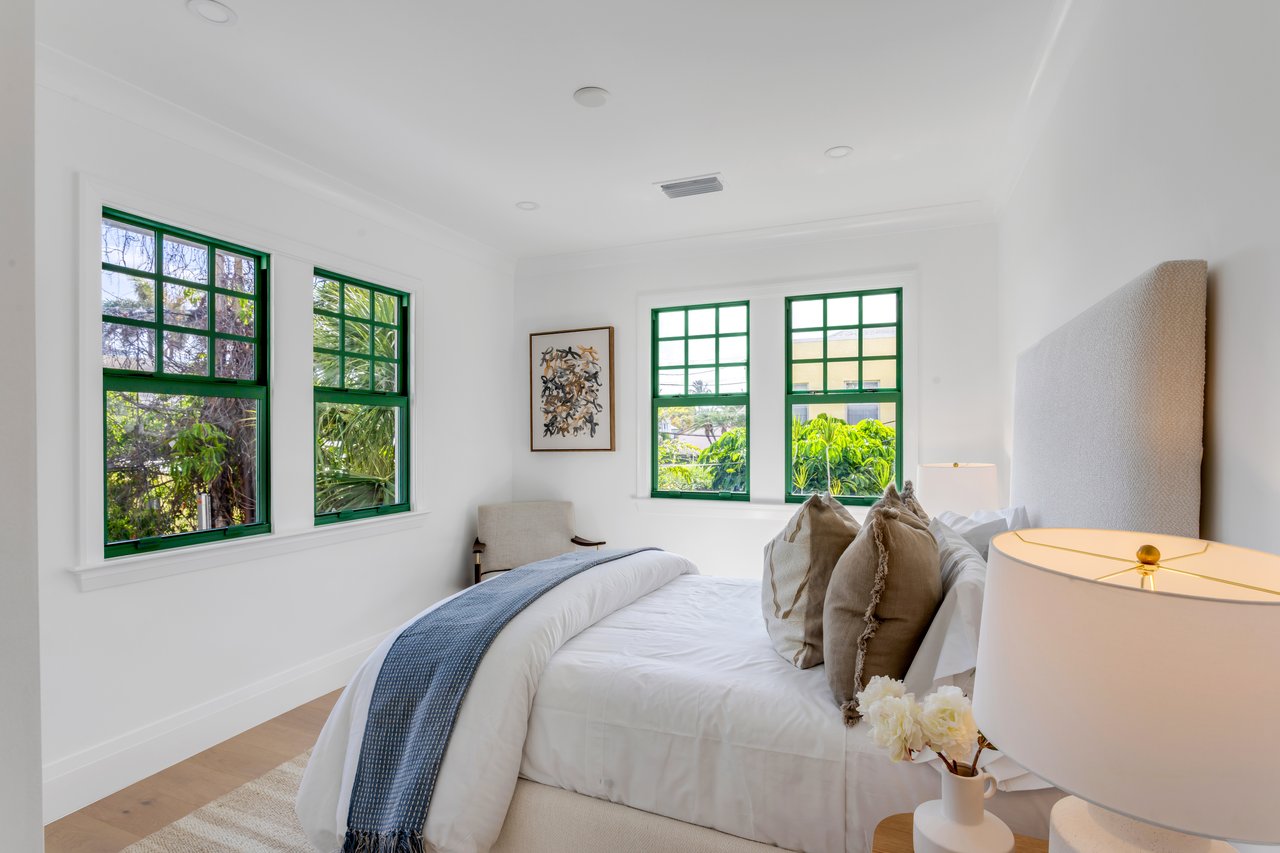 Charming Like New Residence In Town